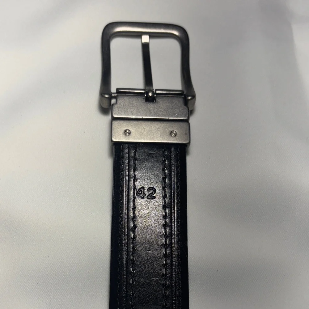 Source Unknown Dark Brown Leather Belt with Silver Buckle
